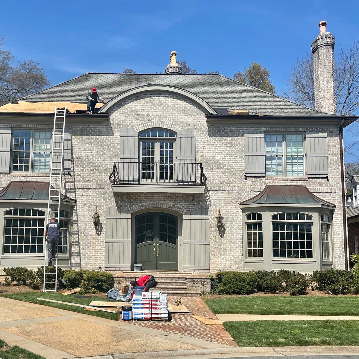 LYNQ Roofing about section